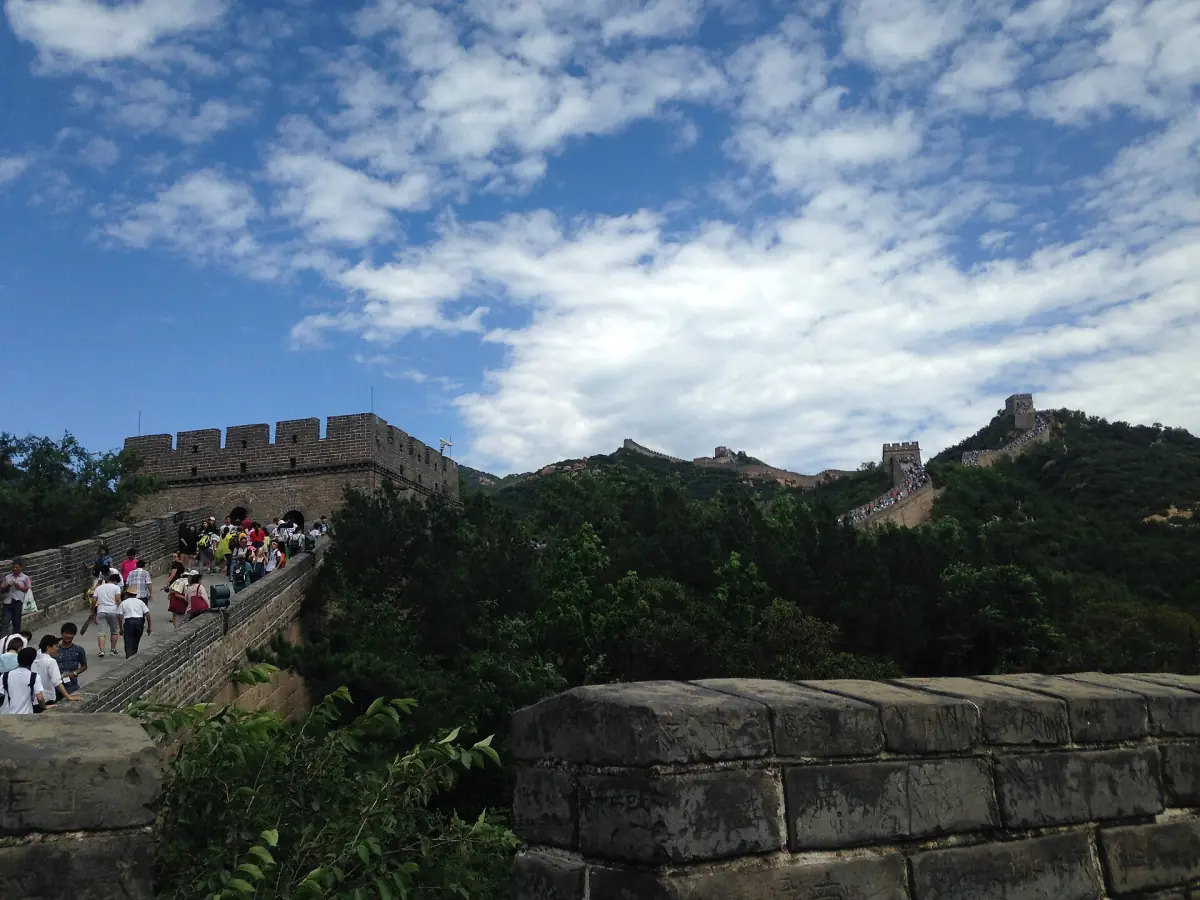 View along the wall to the next tower
